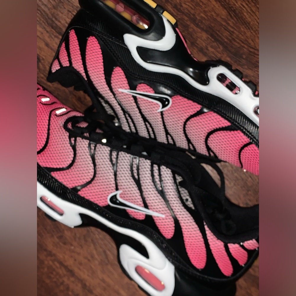 Nike - Picture 2 of 11